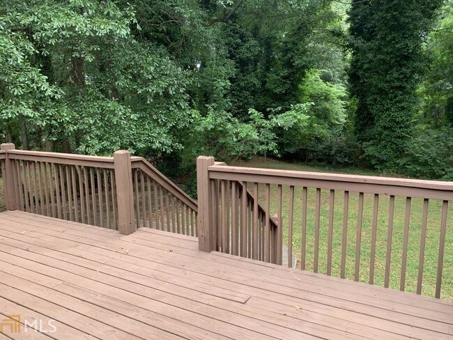 Building Photo - 402 Deckner Ave SW