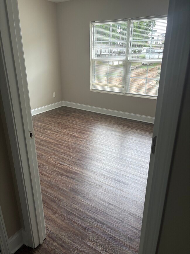 Building Photo - New Units Hillsboro