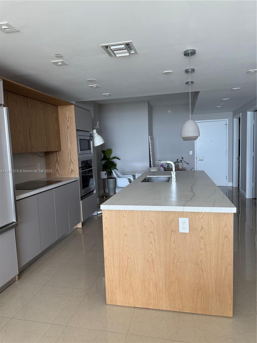 Building Photo - 460 NE 28th St