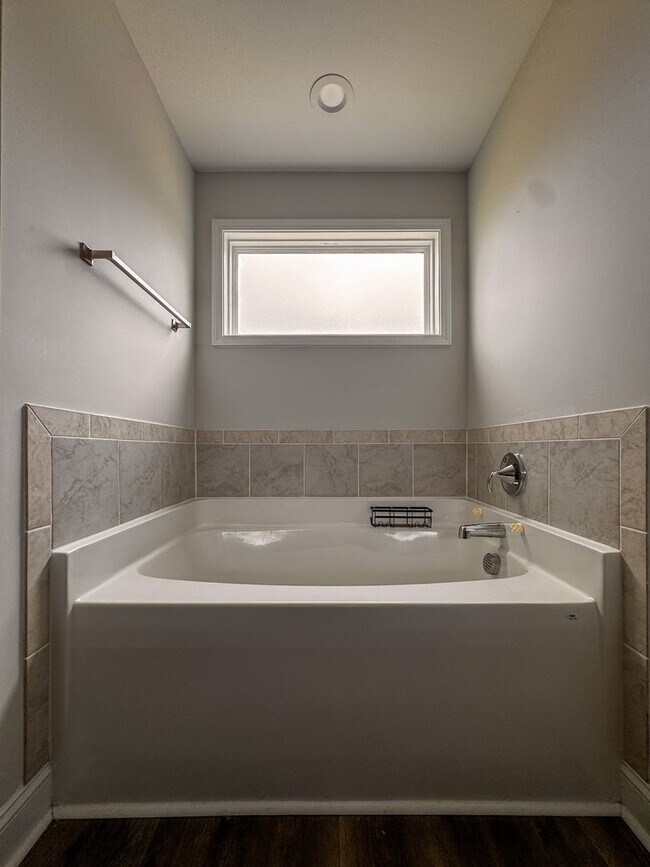 Building Photo - Stunning 4 Bed 2.5 Bath Home in Moore County