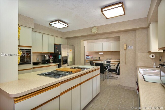 Building Photo - 7440 SW 70th Terrace