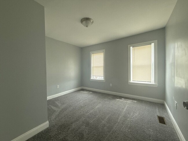 Building Photo - Three Bedroom house in Baltimore