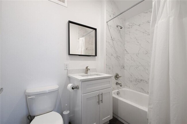 Building Photo - 1010 W 26th St