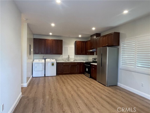 Building Photo - 9546 E Live Oak Ave