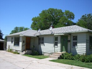 Building Photo - Duplex With Lots Of Room