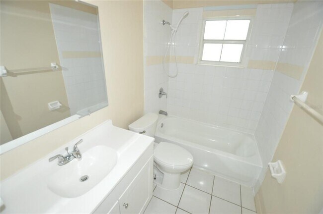 Building Photo - 1624 Merrick Rd