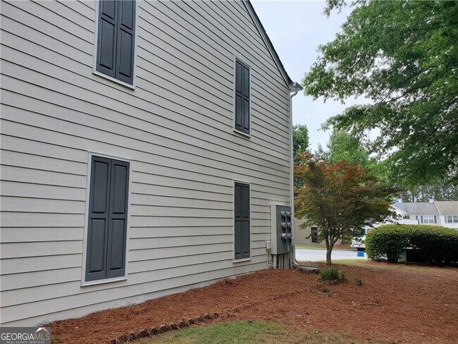 Building Photo - 4133 Howell Park Rd