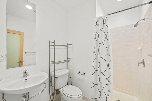Building Photo - Modern 3BD, 3.5BA Five Points Townhome wit...