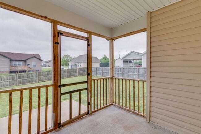 Building Photo - Beautiful 3bd 2 ba home with a large lot a...