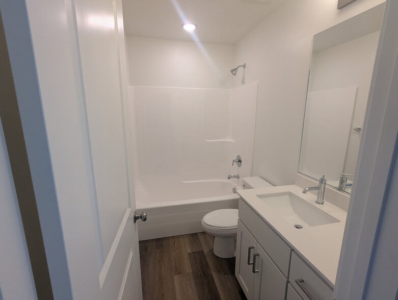Building Photo - 616 W 650 N
