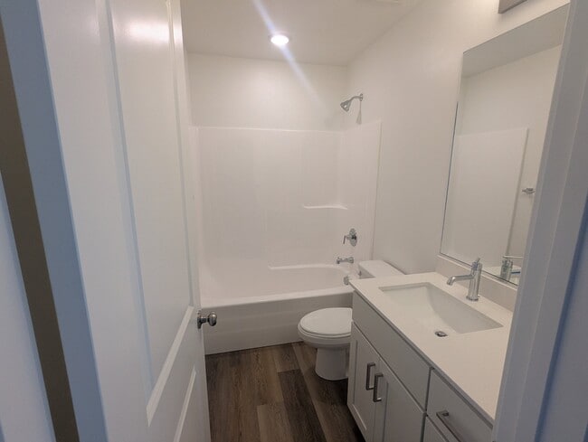 Building Photo - 616 W 650 N