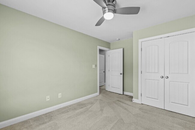 Building Photo - Spacious home in the heart of Sneads Ferry!