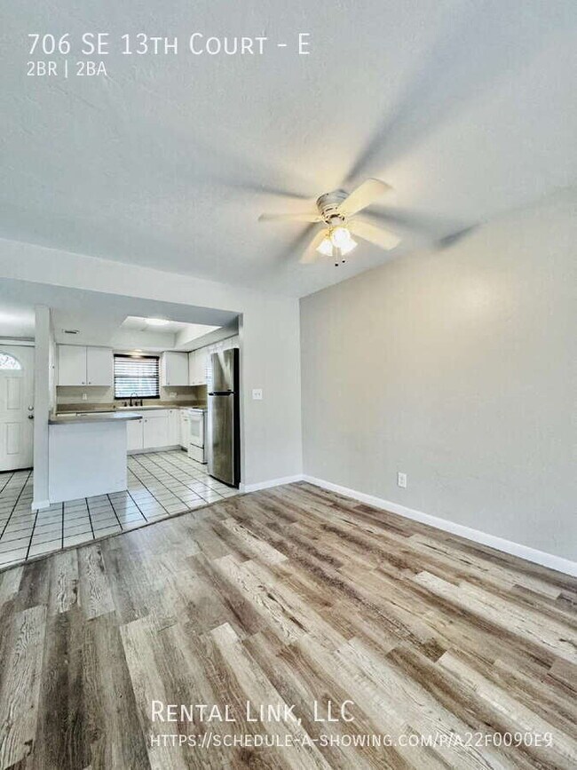 Building Photo - 706 SE 13th Ct