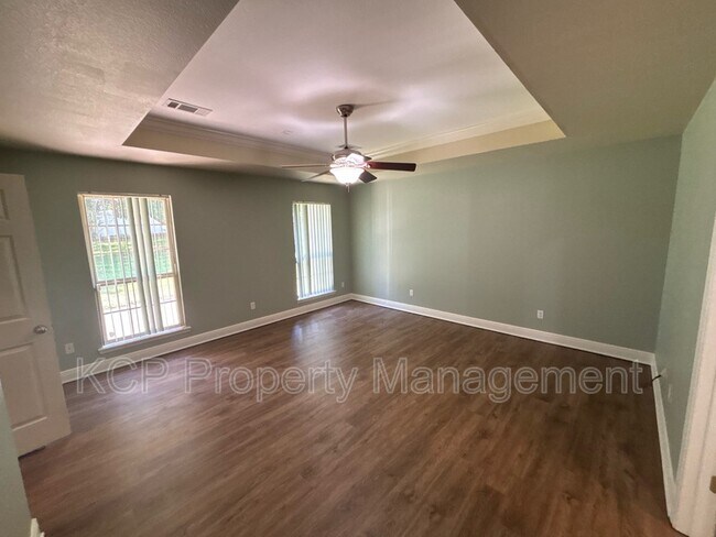 Building Photo - 2109 Barrington Dr