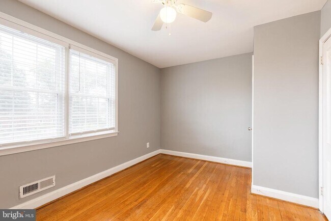 Building Photo - 1517 Dellsway Rd