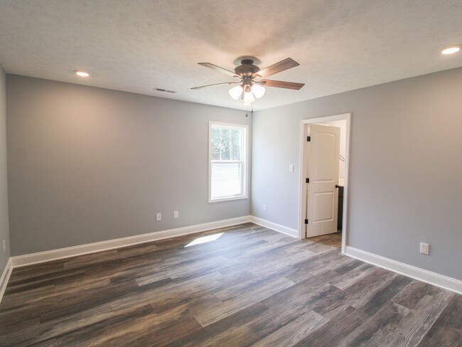 Building Photo - **RENT SPECIAL**1ST MONTH FREE** Great Qui...