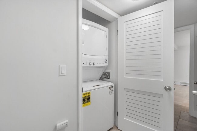 Building Photo - 6107 JFK Blvd E