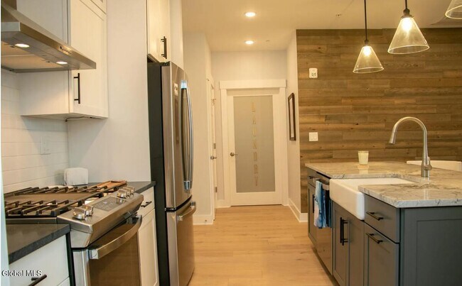 Building Photo - 116 West Ave