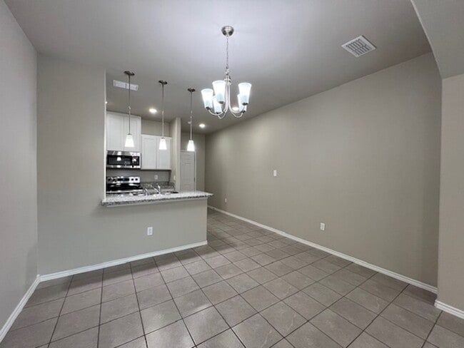 Building Photo - 130 Niagara Dr.