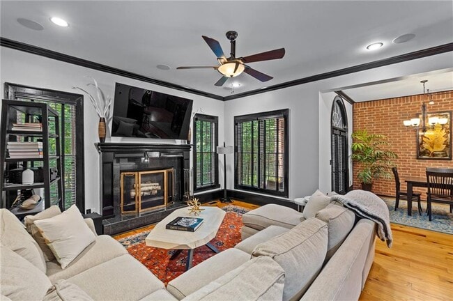 Building Photo - 5512 Glenridge Dr