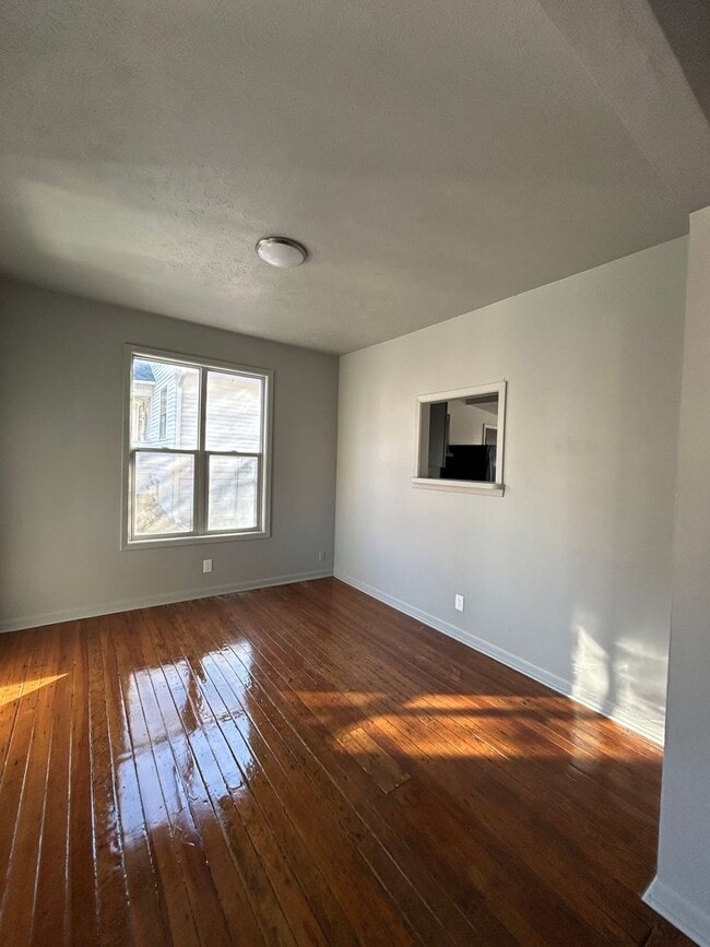 Building Photo - 4411 Davenport St