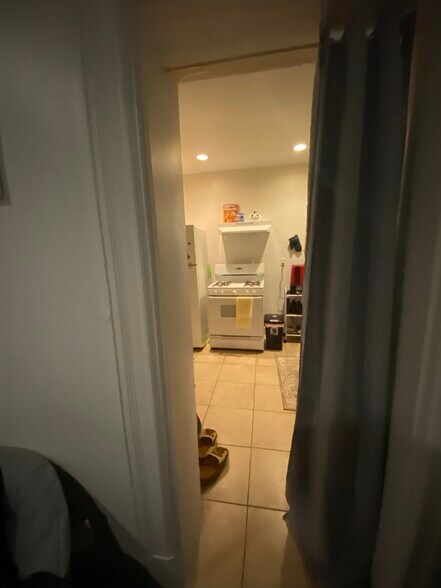 Building Photo - 370 S Negley Ave