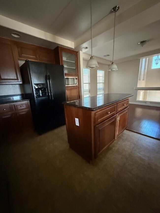 Building Photo - AVAILABLE NOW! Outstanding 3 Story Home!