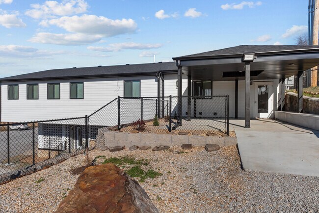 Building Photo - 164 Forsyth-Taneyville Rd