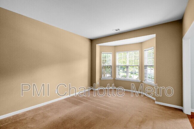 Building Photo - 2017 White Cedar Ln