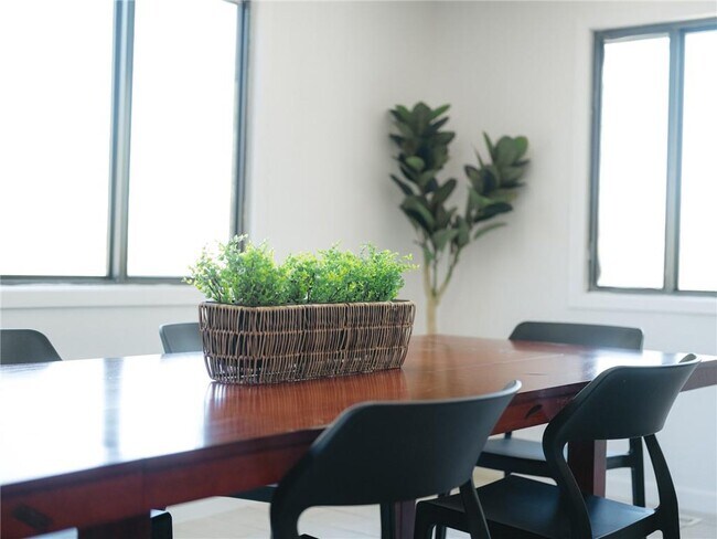 Building Photo - 2 Southport Ln