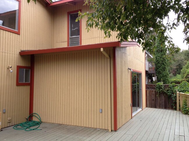 Building Photo - 5 Bedroom 3.25 Bath Close to UC, hiking, mountain biking