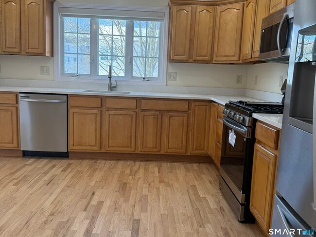 Building Photo - 765 Hart St