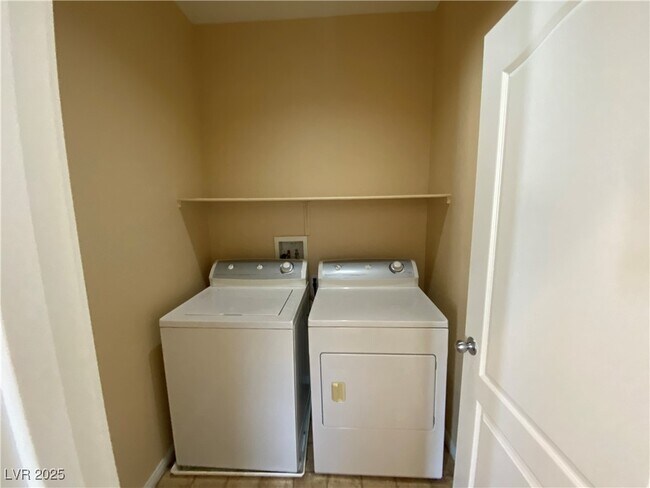 Building Photo - 744 Blue Barrel St