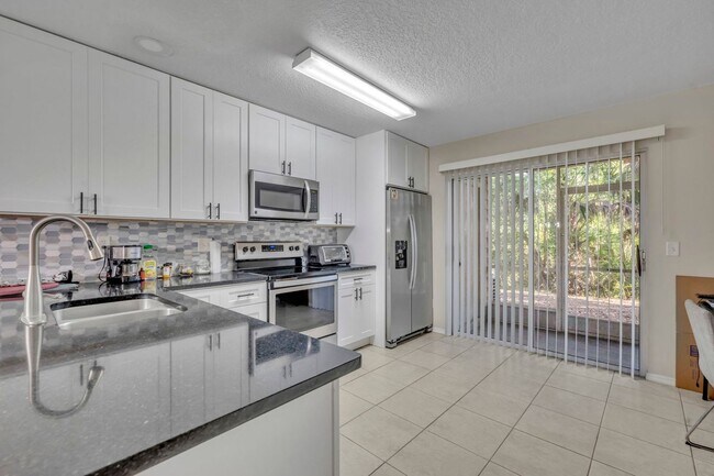 Building Photo - UCF Condo Utilities included