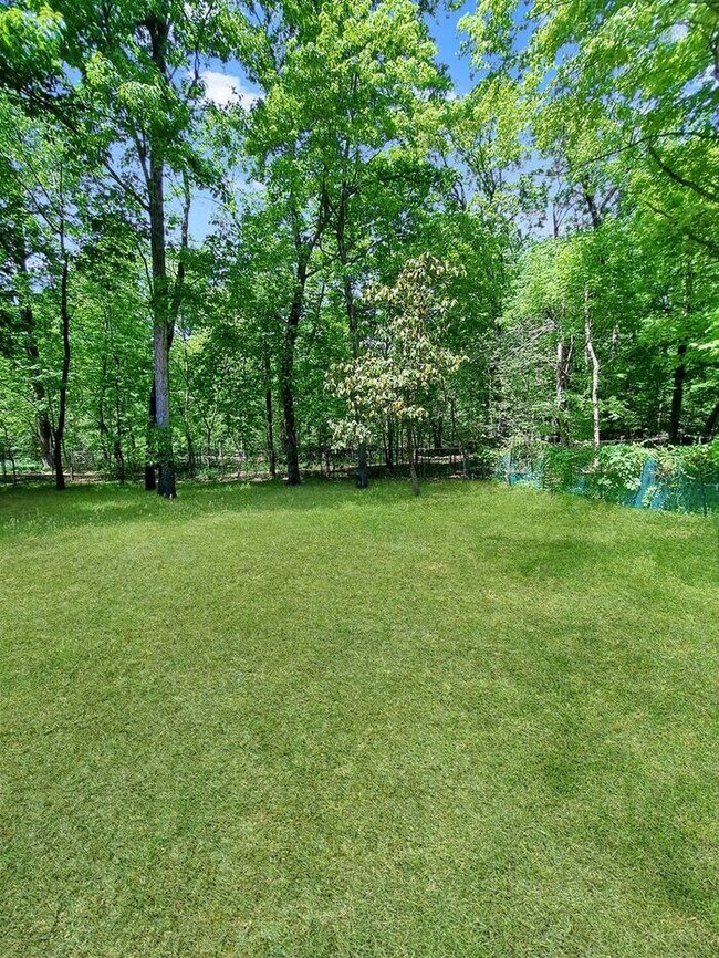 Building Photo - Coming Soon! Attractive Mid Century Modern...