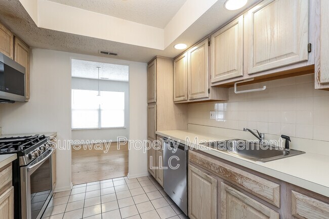 Building Photo - 35 Treat Ln