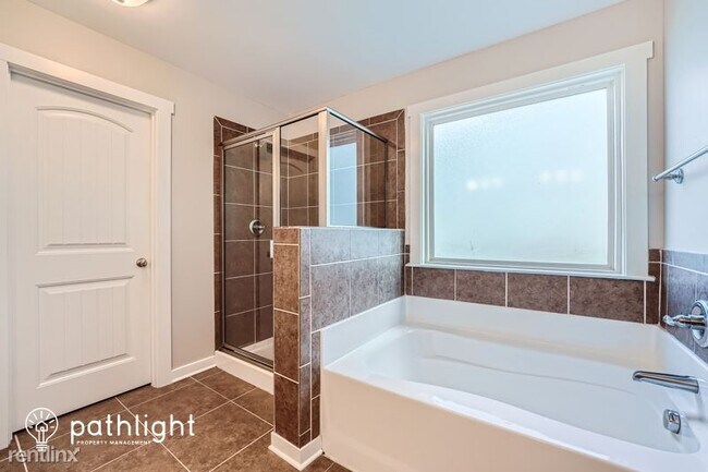Building Photo - 5 br, 3 bath House - 2501 Wevok Way SE UNIT
