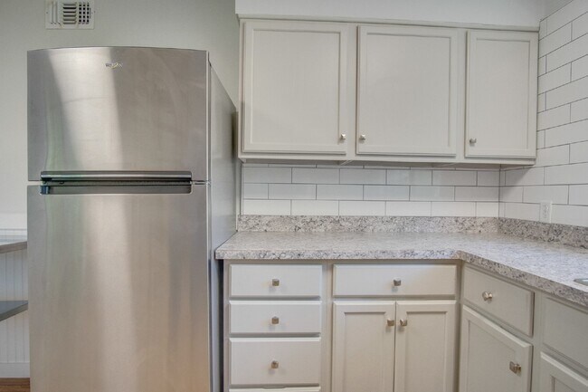 Building Photo - Centrally Located Pensacola 3BR/2BA Home Near Cordova Mall, Pensacola International Airport, Hosp...