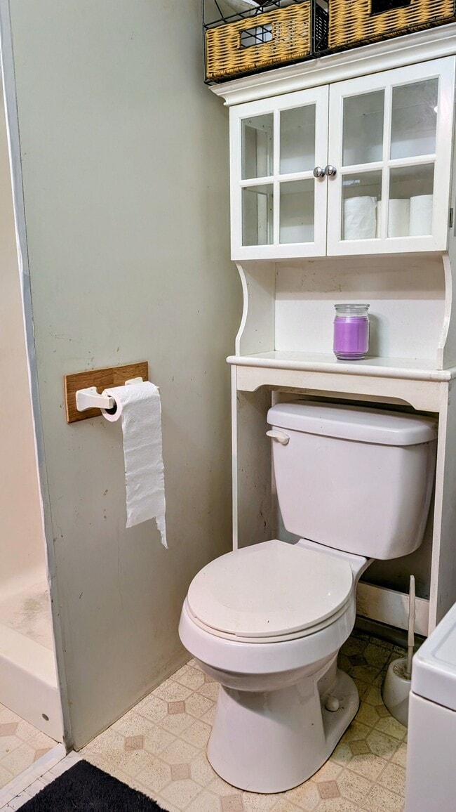 Building Photo - 3451 Sharon Rd