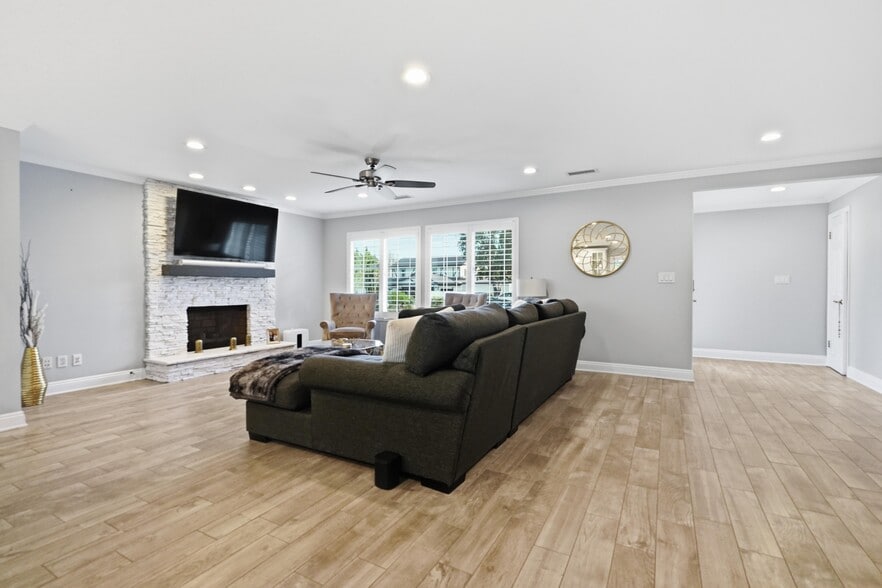 Building Photo - 19833 Blythe St