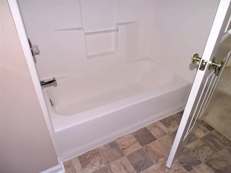 Building Photo - 6472 Lincoln Ct