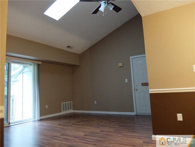 Building Photo - 1818 Ravens Crest Dr
