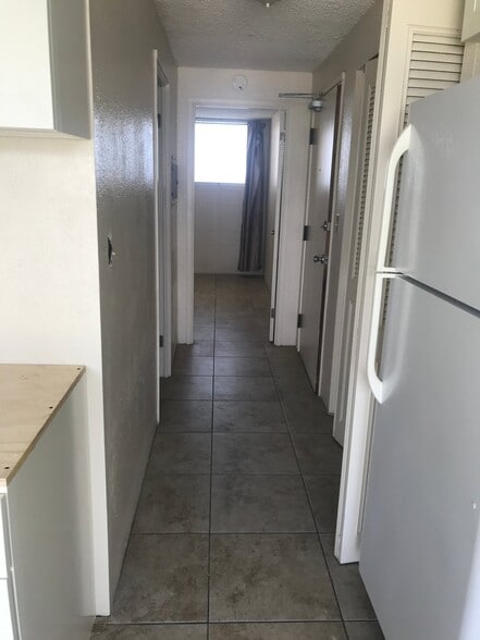 Building Photo - 2211 Ala Wai Blvd