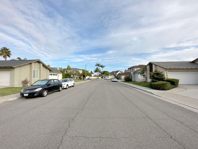 Building Photo - Rare Single Story Green Valley Home In Qui...