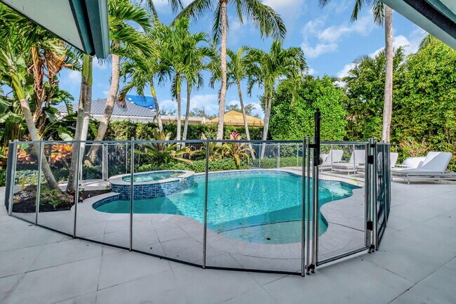 Building Photo - 5747 Paddington Way