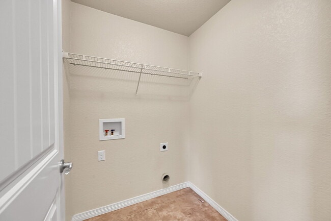 Building Photo - $2,100 - 4 Bed, 3.5 bath Home in Fountain with Central AC and Fenced in Yard!