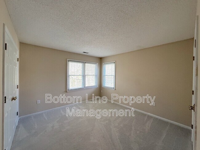 Building Photo - 9423 Fairmead Dr