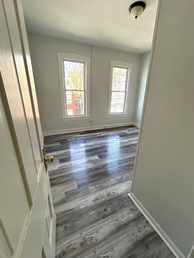 Building Photo - Beautiful Remodeled Lancaster 4 BR/2 bath ...