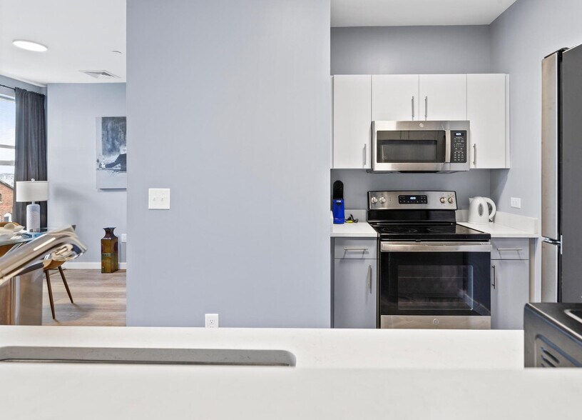 Building Photo - 95 Broadway-SI ID1240351P