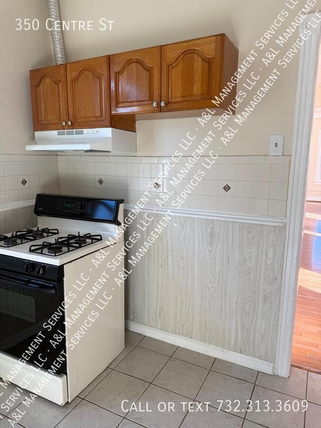 Building Photo - 350 Centre St